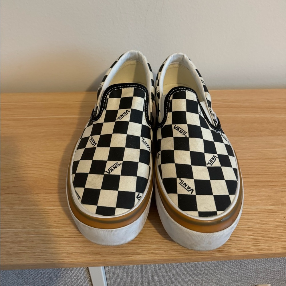 Platform vans size 8.5 W or 7 M.